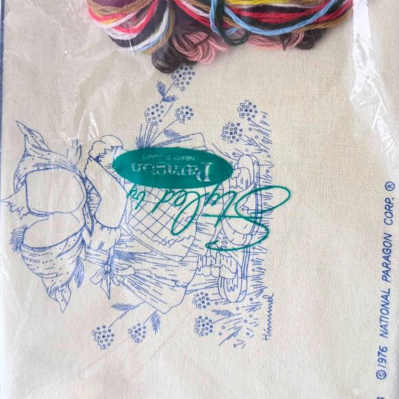 Vintage Paragon Needlecraft Hummel Kit (1976) Crewel Stitchery Kit - Picture 8 of 12
